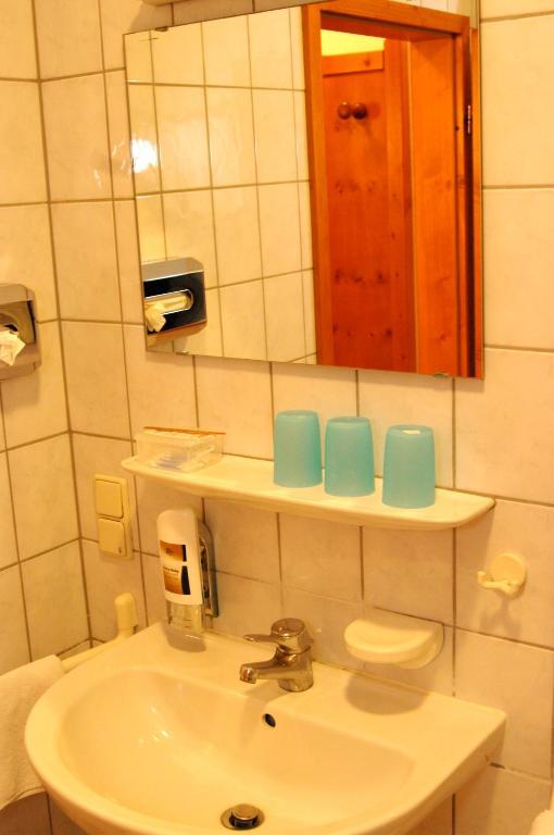 Gasthof Zum Kauzen Ochsenfurt Room photo