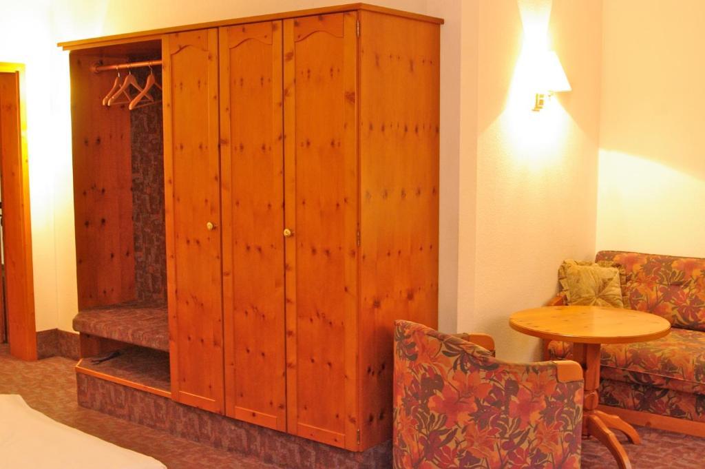 Gasthof Zum Kauzen Ochsenfurt Room photo